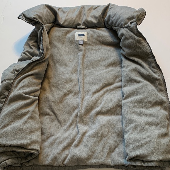 Old Navy women’s XXX grey Puffer Vest - Picture 5 of 11